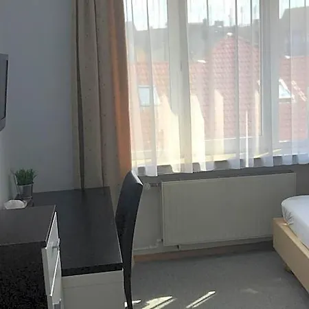 Hotel-nachtwaechter 2*