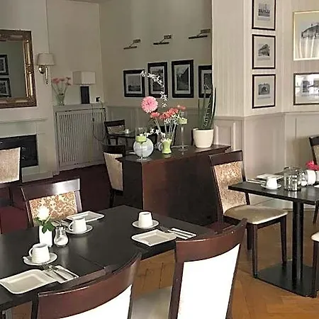 Hotel-nachtwaechter Hotel 2*