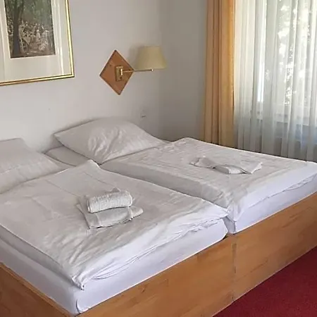 Hotel-nachtwaechter 2*