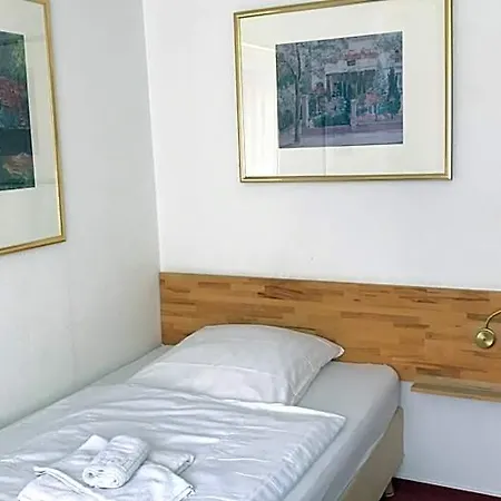 Hotel-nachtwaechter Hotel 2*