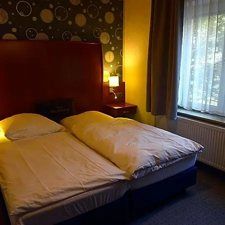 Hotel-nachtwaechter 2*
