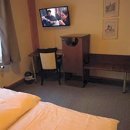 Hotel-nachtwaechter 2*