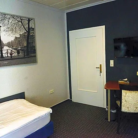 Hotel-nachtwaechter 2*
