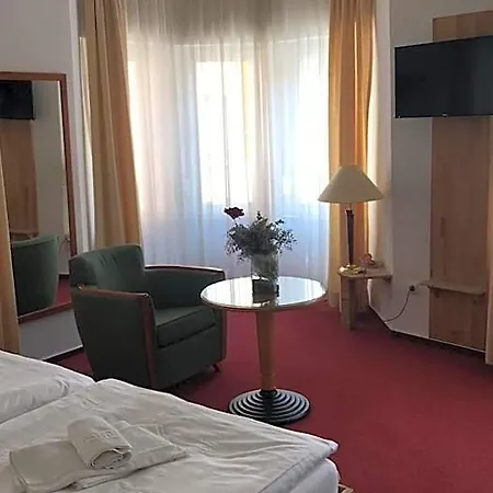 Hotel-nachtwaechter Hotel 2*