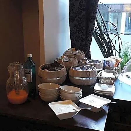 Hotel-nachtwaechter 2*